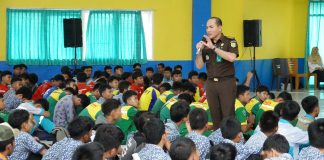 Bangun Kesadaran Hukum, Kejati Kepri Sosialisasi Bahaya Napza, Bullying dan Bijak Bermedsos di SMKN 3 dan SMKN 4 Tanjungpinang