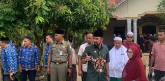 Bupati Al-Farlaky Melayat ke Rumah Ulama dan Tokoh Masyarakat