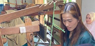 Rumah Tenun Mak Eteh, Simbol Cinta Budaya di Ujung Negeri Anambas