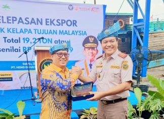 Kepri Poros Ekspor Baru, Wagub Nyanyang Lepas Ekspor 19,2 Ton Olahan Kelapa ke Malaysia