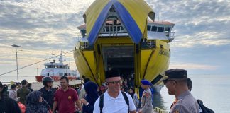 Polsek Bunguran Timur Monitoring Kedatangan KMP Bahtera Nusantara 01 di Pelabuhan Penagi