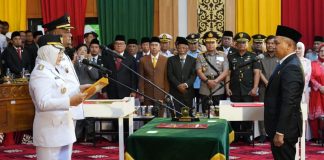 Hadiri Pelantikan Bupati dan Wakil Bupati Siak, Bupati Bengkalis Berikan Ucapan Selamat