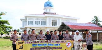 Sambut Hari Bhayangkara Ke 79, Polres Aceh Timur Gelar Bakti Religi Serahkan Hewan Kurban ke Sejumlah Dayah