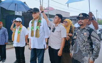 Bupati Azhari Dampingi Dirjen PKP dan Komisi V DPR RI Tinjau Kawasan Pemukiman Tidak Layak Huni di Buton Tengah