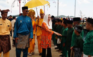 Hangatnya Sambutan Warga Serasan untuk Bupati Cen Sui Lan di Yacht Rally Sail to Natuna 2025