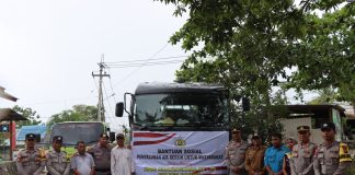 Kapolres Natuna Lepas Penyaluran Air Bersih untuk Masyarakat dalam Rangka Hari Bhayangkara ke-79