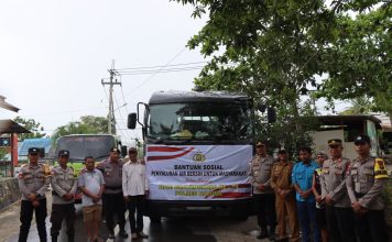 Kapolres Natuna Lepas Penyaluran Air Bersih untuk Masyarakat dalam Rangka Hari Bhayangkara ke-79