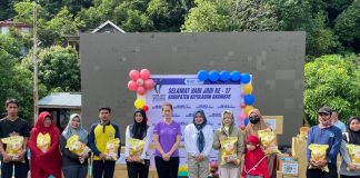 Jelang HUT Anambas ke-17, Sinta Aneng Tebar Semangat Kebersamaan Lewat 50 Paket Beras Premium