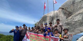 Semangat Hari Bhayangkara ke-79, Polsek Siantan Kibarkan Merah Putih di Pulau Tokong Nanas