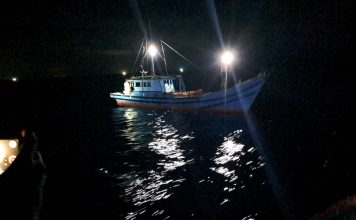 Tim SAR Evakuasi Pompong Nelayan Rusak di Perairan Pulau Laut Natuna