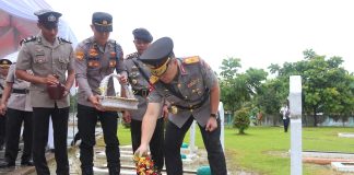 Polda Kepri Gelar Ziarah Makam Pahlawan Peringati Hari Bhayangkara Ke-79