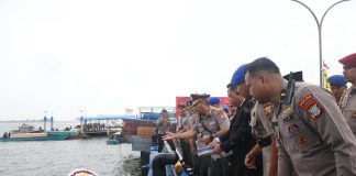 Bersama Rakyat, Polri Mengabdi: Tabur Bunga, Masjid, Kapal, dan Bakti Sosial Meriahkan Hari Bhayangkara ke-79 di Kepri