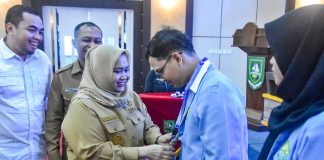 Sambut Kedatangan Mahasiswa Kukerta UNRI, Bupati Kasmarni Ajak Berkontribusi dalam Pembangunan Daerah