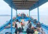 Warga Desa Nyamuk Menuju Tarempa, Kapal Kayu Jadi Ruang Silaturahmi di Tengah Laut