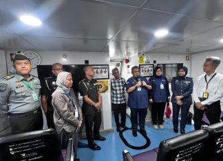 KJRI Johor Bahru Pasang Papan Informasi KSATRIA di Kapal Feri Penumpang Jalur Johor – Indonesia