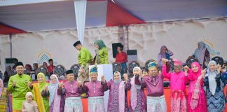 Ribuan Peserta Tumpah Ruah, Gubernur Riau Lepas Pawai Taaruf MTQ Provinsi Riau Ke-43