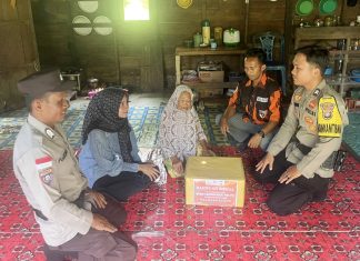 Peduli Sesama, Polsek Bunguran Timur Salurkan Bansos untuk Warga Lansia dan Kurang Mampu