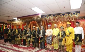 Ketua DPRD Batam: Gelar Adat untuk Amsakar dan Claudia Cerminkan Kepercayaan Masyarakat