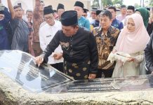 Gubernur Ansar Resmikan Masjid Al-Iltizam Yayasan Abdullah Dimyati Isman