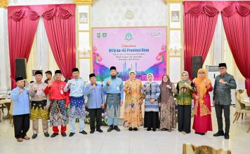 Selesaikan Tugas Pengawasan, Bupati Bengkalis Antar Kepulangan Istri Menag RI