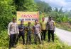Demi Keselamatan Pengguna Jalan, Kapolsek Simpang Jernih Pasang Rambu-Rambu di Jalan Rusak