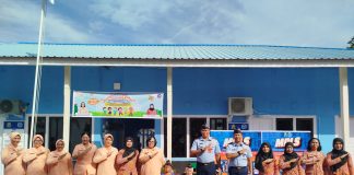 Danlanud RSA dan Ketua Yasarini Pengurus Cab. Lanud RSA Natuna Sambut Siswa Baru TK Angkasa dengan Hangat