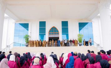 Terima Mahasiswa KKN USN Kolaka, Azhari Tekankan Nilai Pengabdian dan Pembelajaran Sosial