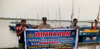 Bhabinkamtibmas Kelurahan Bandarsyah Himbau Nelayan dan Warga Waspada Cuaca Ekstrem