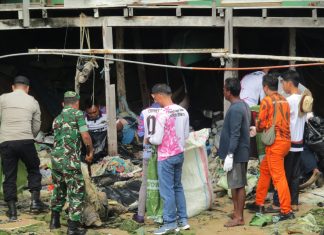 Komunitas KOMBE-PANTAS Kumpulkan Setengah Ton Sampah Plastik di Aksi Perdana di Sri Tanjung