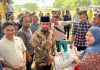 Bupati Al- Farlaky Launching Bantuan Pangan Beras: 43.481 KK Terima Jatah 20 Kg