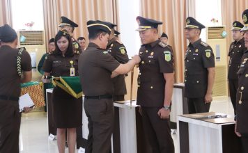 Kajati Kepri Lantik 10 Pejabat Baru, Tekankan Profesionalisme dan Integritas