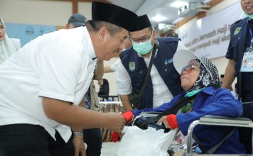 Bupati Asahan Jemput 2 Jemaah Haji yang Sakit di Embarkasi Medan