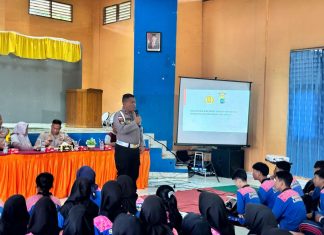Polsek Daik Lingga Beri Pembekalan Karakter kepada Siswa Baru SMA Negeri 1 Lingga dalam Kegiatan MPLS