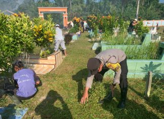 “Gugur Gunung” di TPU Pering: Ketika Polisi dan Warga Menyatu dalam Semangat Gotong Royong