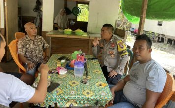 Bripka Remon Kurniawan Sambangi Warga Desa Pengadah, Pererat Kedekatan Polri dengan Masyarakat