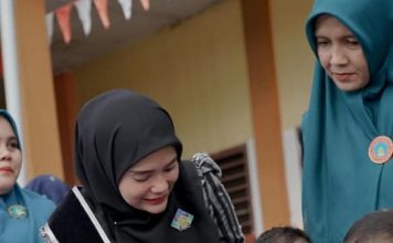 Beri Semangat pada Siswa, Bunda PAUD Aceh Timur Kunjungi Kegiatan MPLS