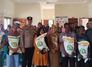 Pemerintah Desa Pena’ah dan BPD Dampingi Penyaluran Bantuan Beras Ketahanan Pangan dari Bulog