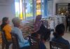 Pemdes Baran Salurkan Bantuan Beras Bulog kepada 117 KPM