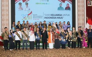 Amsakar dan Erlita Resmi Dikukuhkan Sebagai Ayah dan Bunda GenRe Kota Batam