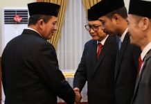 Ansar Ahmad Lantik Direksi dan Komisaris BUMD Kepri, Dorong Optimalisasi PAD