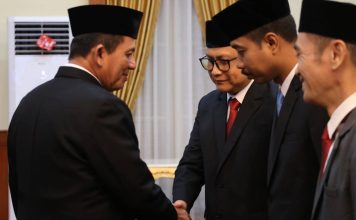 Ansar Ahmad Lantik Direksi dan Komisaris BUMD Kepri, Dorong Optimalisasi PAD