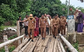 Bupati Al-Farlaky Coret Anggaran Mobil Dinas, Alihkan Bangun Jembatan di Pantebidari