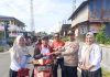 Semarak HUT RI ke-80, Polsek Daik Lingga Bagikan dan Pasang Bendera Merah Putih di Tiga Kecamatan