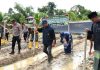 Bersama Santri, Polres Aceh Timur Tanam Jagung di Lahan Dayah Raudatur Ridha Julok