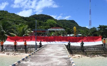 Tim Gabungan Lanud RSA Natuna Kibarkan Merah Putih, Tunjukkan Eksistensi di Pulau Sekatung Wilayah Terdepan NKRI