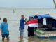 Ditintelkam Polda Kepri Bagikan Bendera Merah Putih Untuk Nelayan Batam
