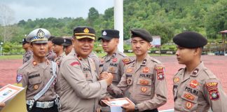 Kapolres Lingga Beri Penghargaan Personel Berprestasi di Merdeka Run 7K