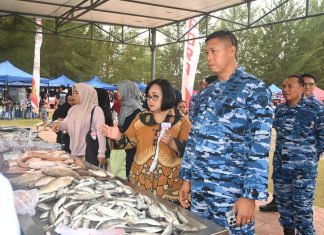 Dukung UMKM Natuna di Pasar Murah HUT ke-80 RI, Danlanud RSA Siapkan 20 Tenda Gratis