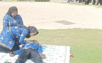 Atraksi Simulasi Bantuan Hidup Dasar Warnai Upacara HUT RI ke-80 di Kecamatan Siantan Timur