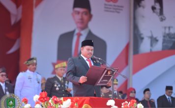 Ketua DPRD Bengkalis Bacakan Teks Proklamasi pada Upacara HUT ke-80 RI